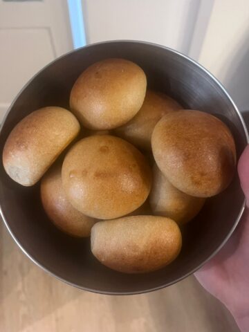 Zachte mini zuurdesembolletjes